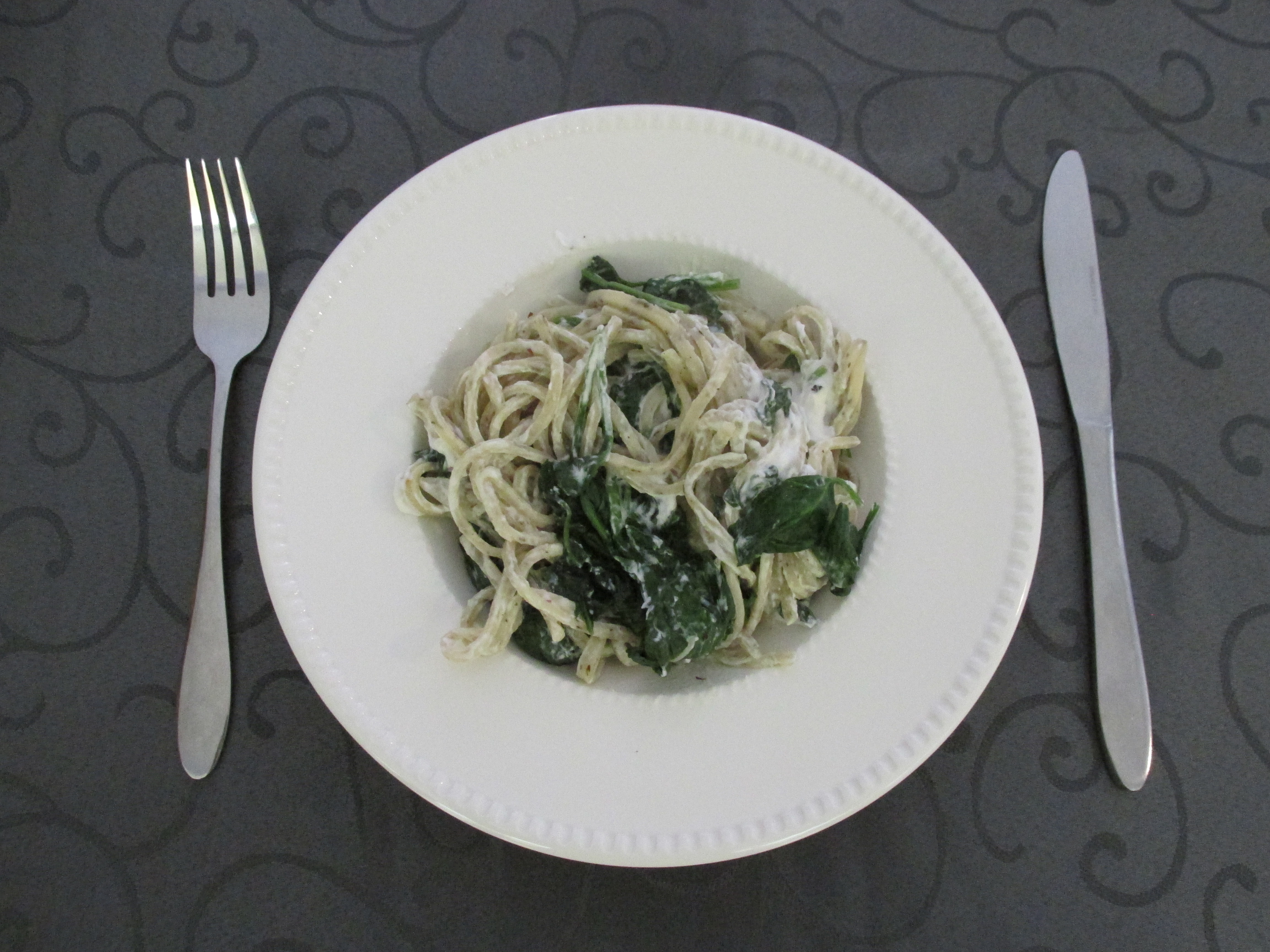 basilicum spaghetti met spinazie en geitenkaas